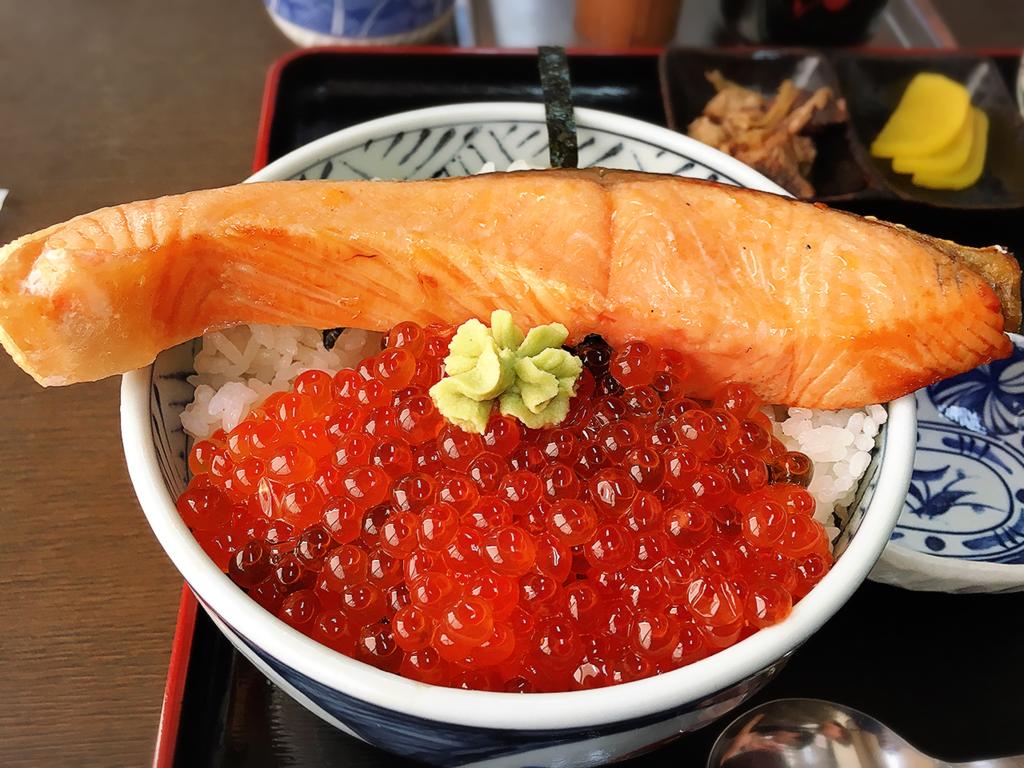 うろこいち いわき 海鮮ならここで間違い無し 親子丼は鮭とイクラを一気にかき込め 雪