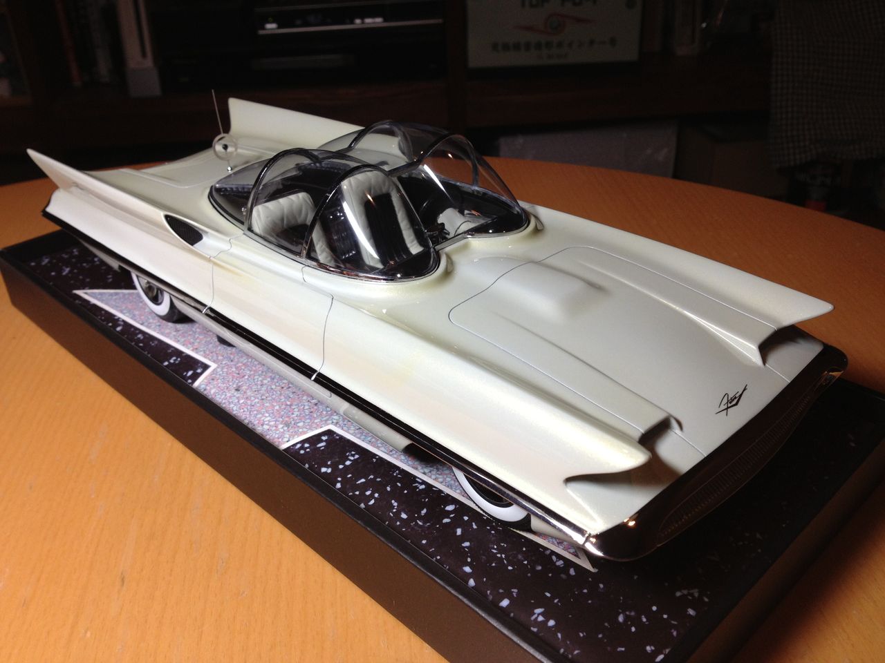 ミニチャンプス 1/43 リンカーン FUTURA コンセプト 【公式通販】