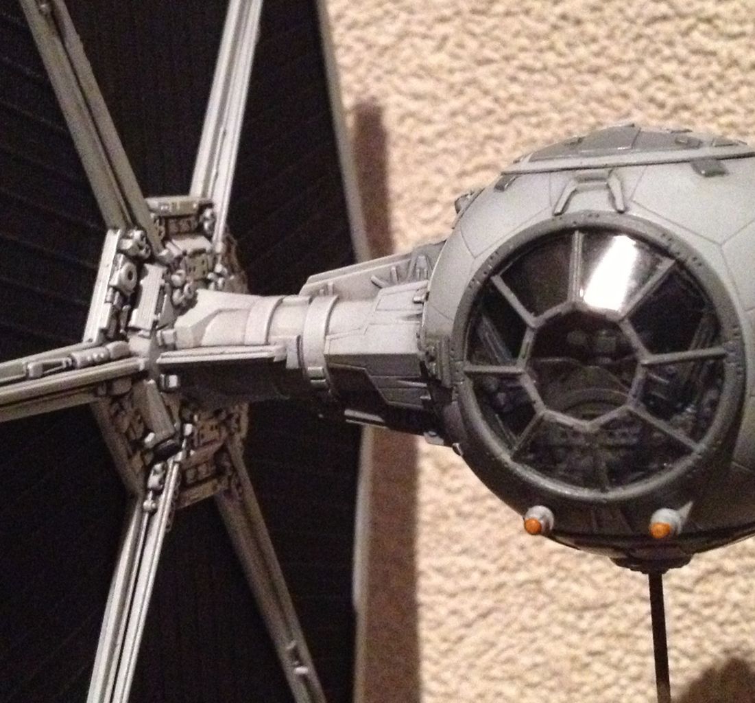 新到着 ファインモールド 1/72 タイ・ファイター 電飾 塗装済 新到着 ファインモールド 1/72 タイ・ファイター 電飾 塗装済