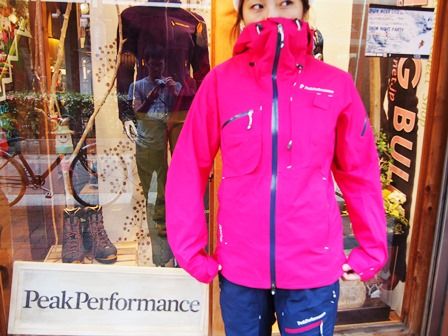 Peakperformanceの雪山名品 Sitting Bullだいあり Peakperformanceの雪山名品 Sitting Bullだいあり