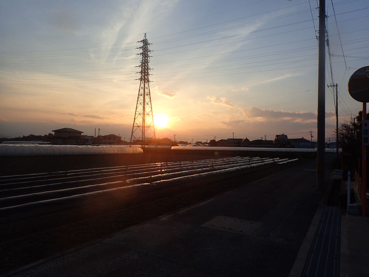 夕焼け空 日下農場から 飛行機雲 体験工房 じゃが 丸