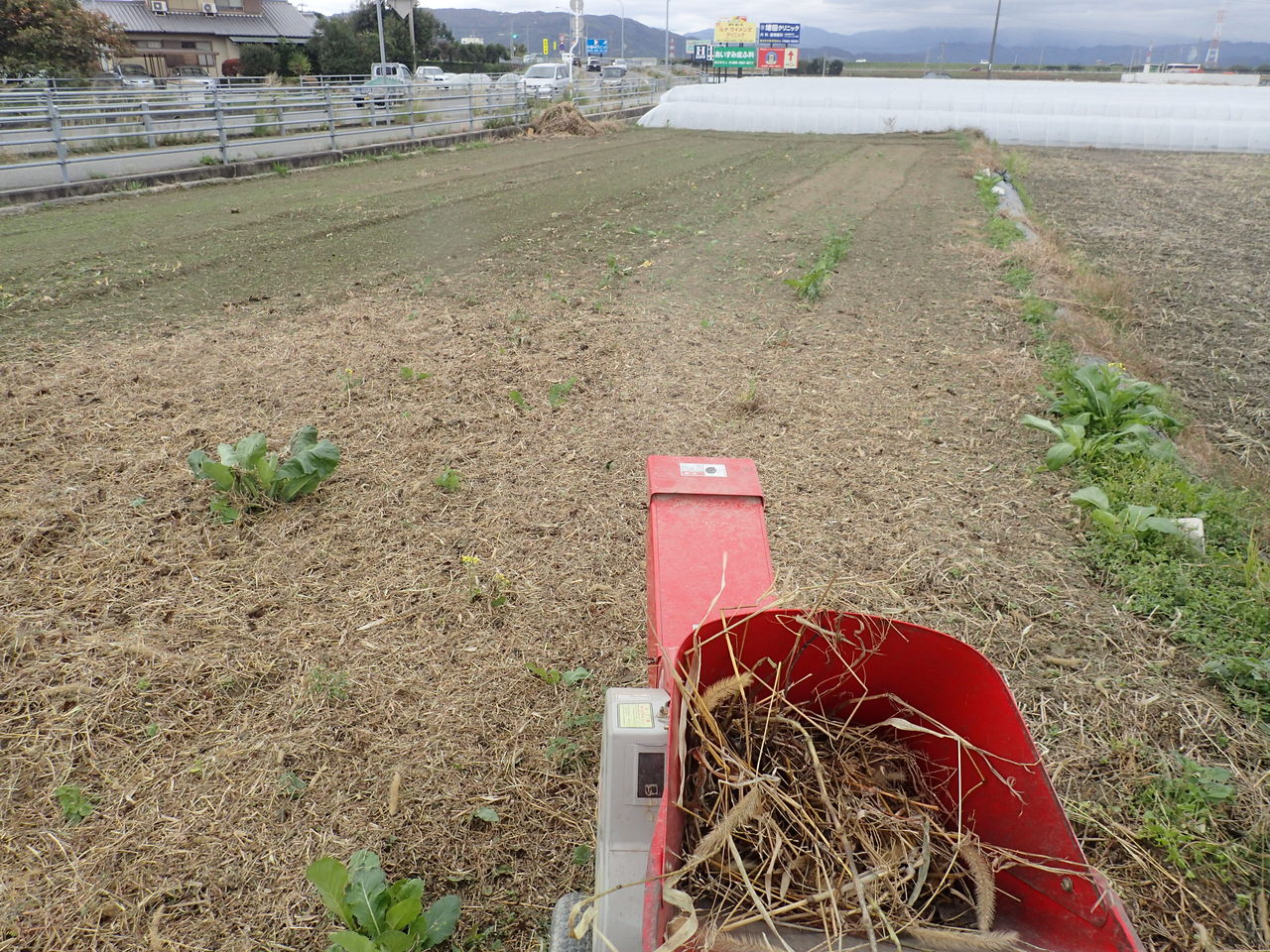 体験工房　じゃが・丸
	  乾草をカッターで
	コメント