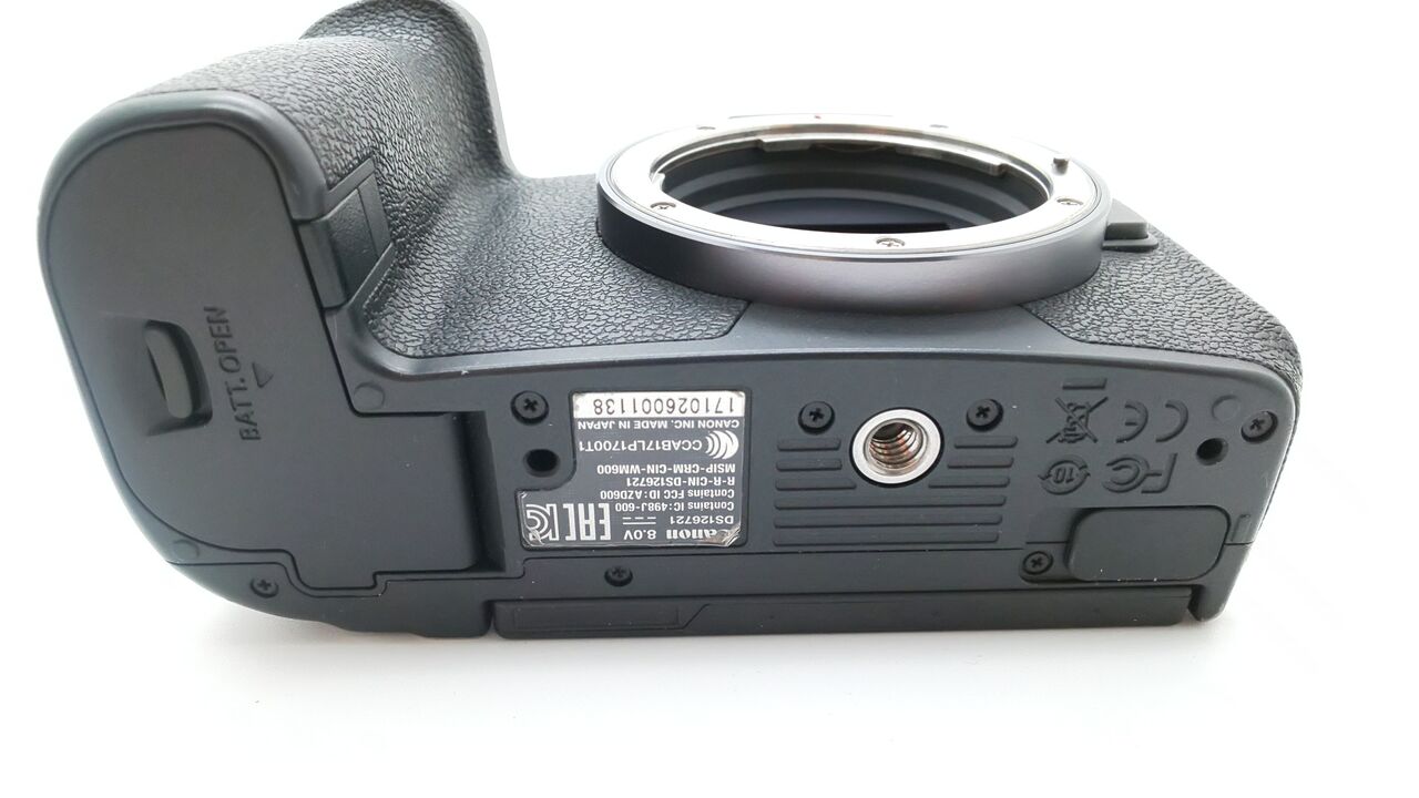 中古 Canon Eos R キャノン ショット数約9000回 中古 Canon Eos R キャノン ショット数約9000回