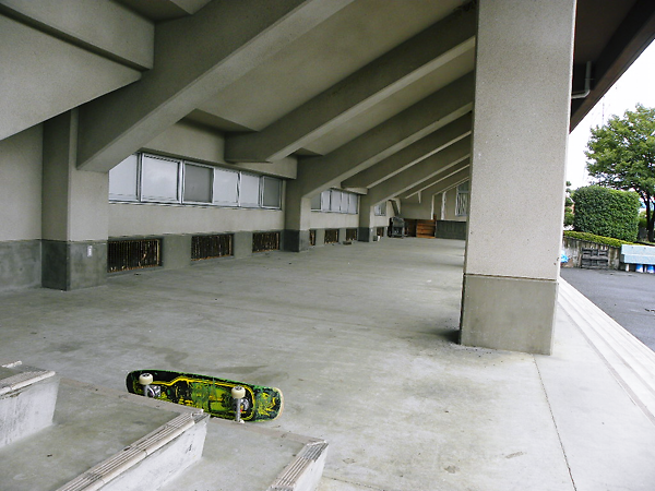 雨とHEELとスポット : 空とりょうまとスケートボード