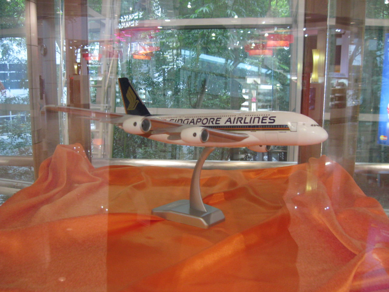 エアバス モデルプレーン 貴重 飛行機 A330-300 Amazon.co.jp: 1:200