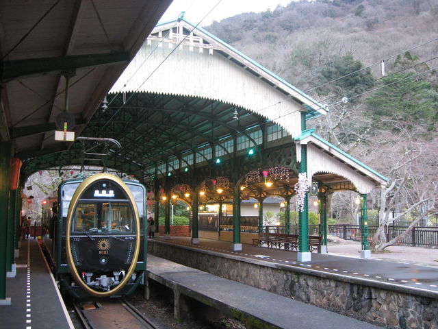 叡山電鉄の新しい観光電車「ひえい」号に乗ってみました : SKE48と