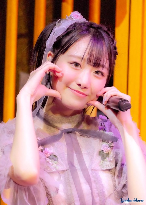 akI800027
