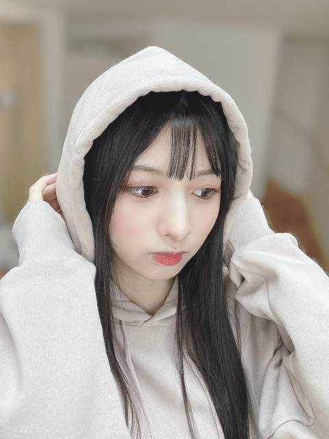 akB100008