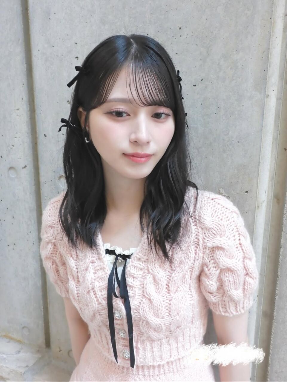 イコラブ] 舞香ちゃん、薄ピンクニット衣装のオフショット可愛すぎる