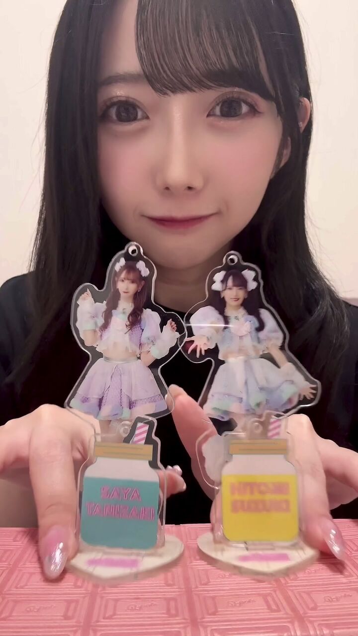 ノイミー] 谷崎早耶、TikTok アクスタでひとりサマチョコ
