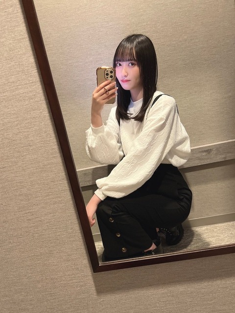 akB900025