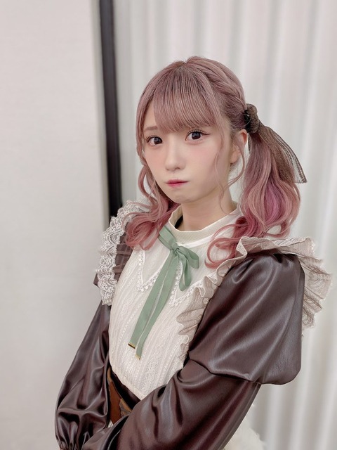 akB100007