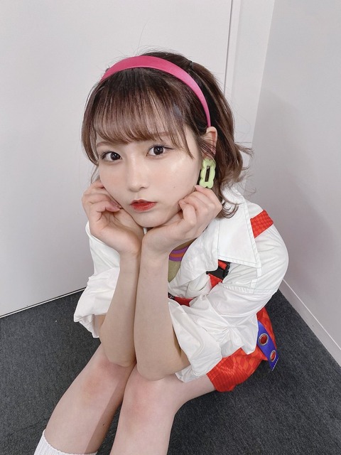 akB700022