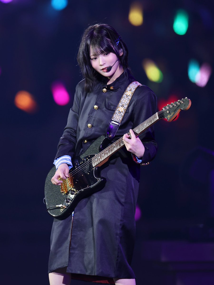 ニアジョイ] 江角怜音、日本武道館に轟いたエッジィなソロギター