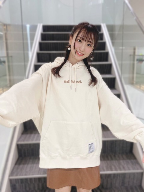 amQ200001