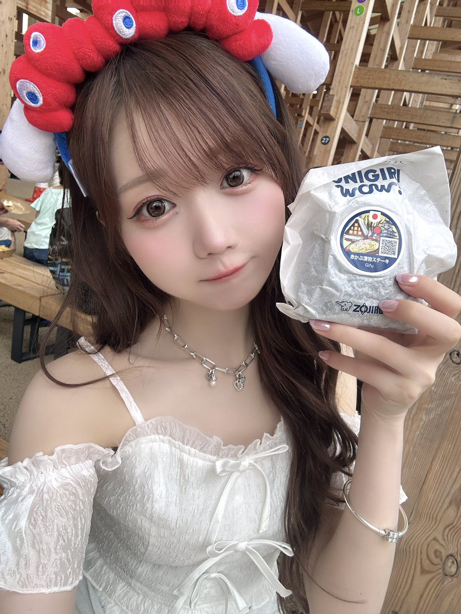 イコラブ] 大谷映美里、ミニ丈私服で万博満喫「彼女感すごい」「ミャク