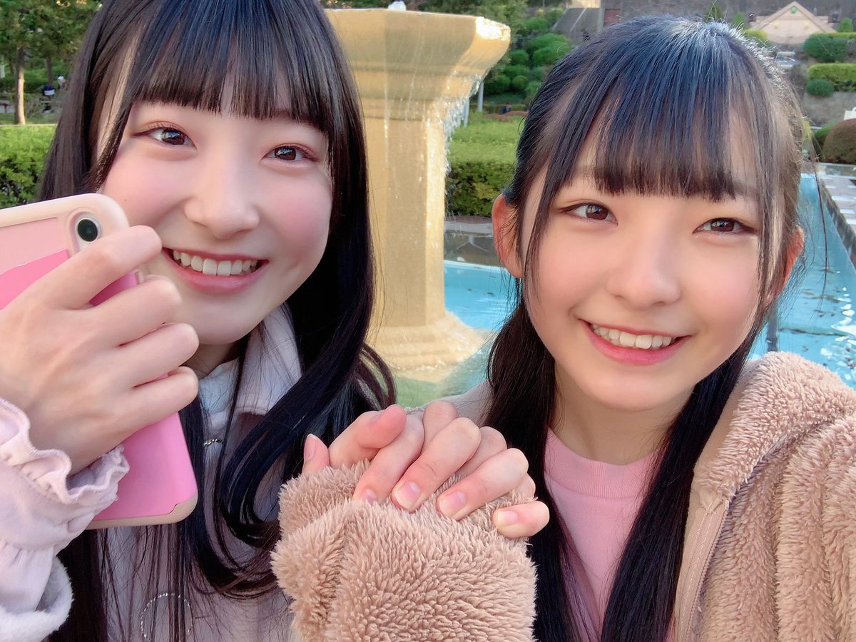 ノイミー] しおりん、『仲良し感のある写真撮影を終了した直後の 