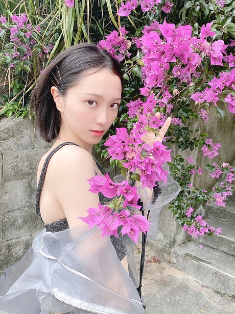 イコラブ] 野口衣織「この度、1st写真集 君にしか教えない、重版が決定