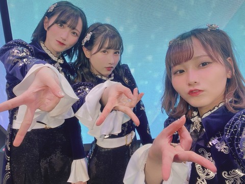akB700021