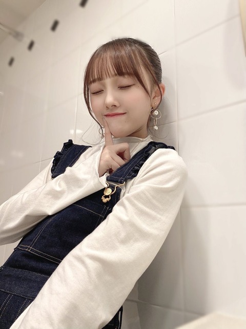 akB900016