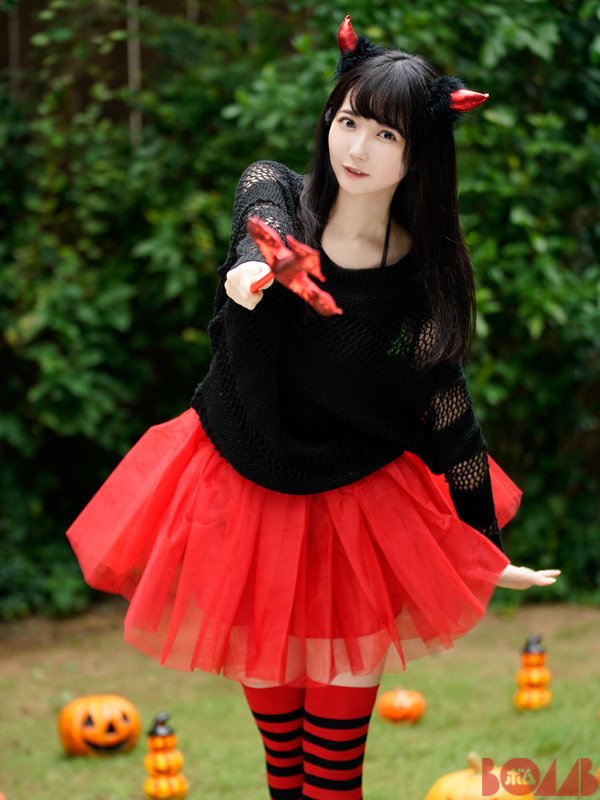 ≠ME] 谷崎早耶「BOMBさんの発売中！ もうすぐハロウィンということで