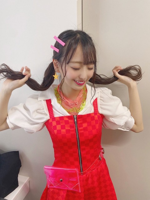 akB700005