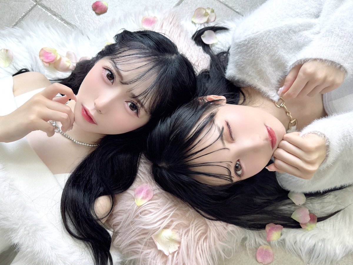 ノイミー] 鈴木瞳美、谷崎早耶×evelyn『 2024 winter collection 』の