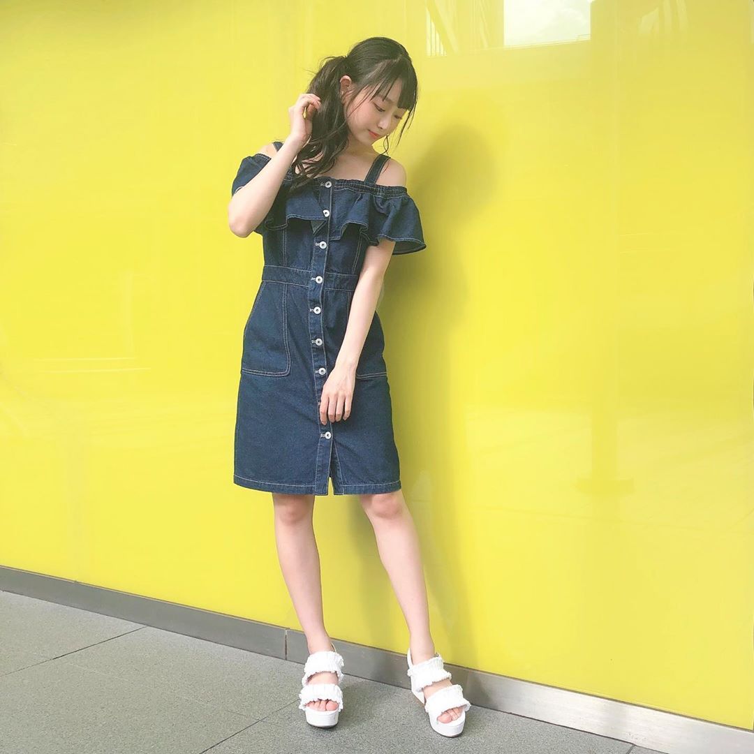 イコラブ 瀧脇笙古 オフショルとかわいいサンダル イコラブ プレス イコラブまとめ
