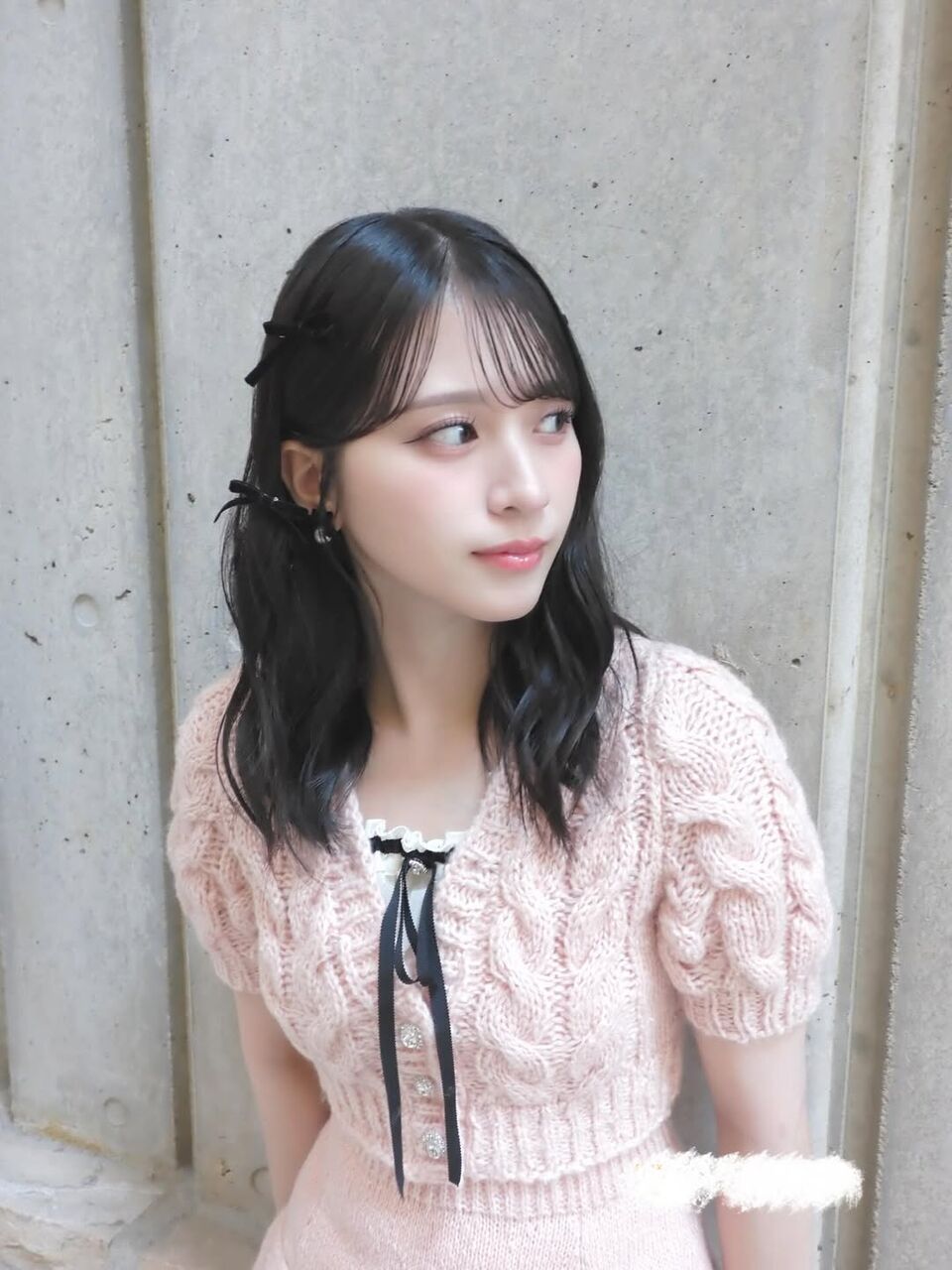 イコラブ] 舞香ちゃん、薄ピンクニット衣装のオフショット可愛すぎる