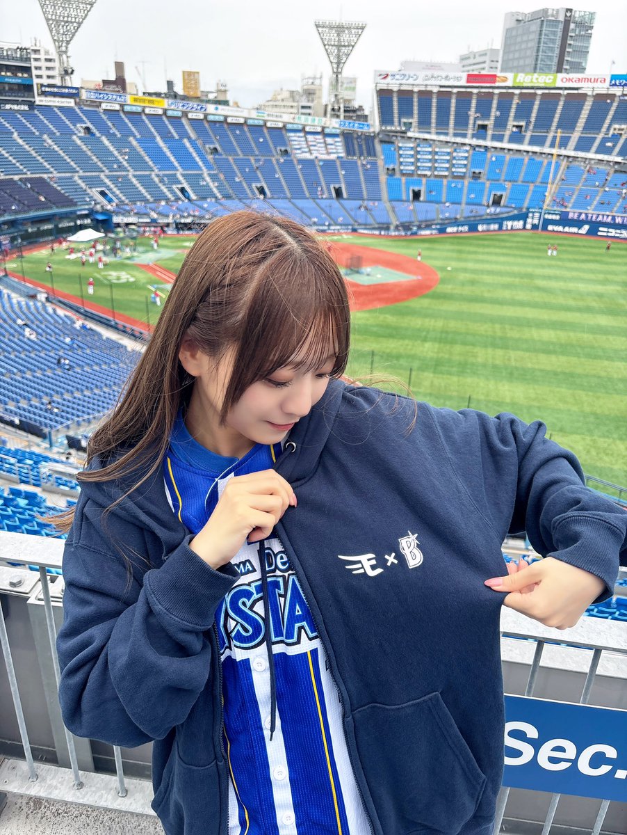 イコラブ] 瀧脇笙古、雨でも来てたの！？「カッパ姿もキャワ」ハマスタ