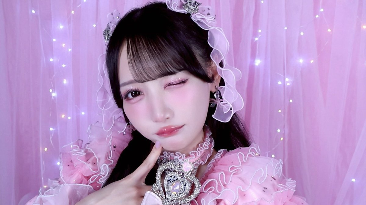 ノイミー] すずきひとみYoutube CH「カラコンのイメージモデルになり