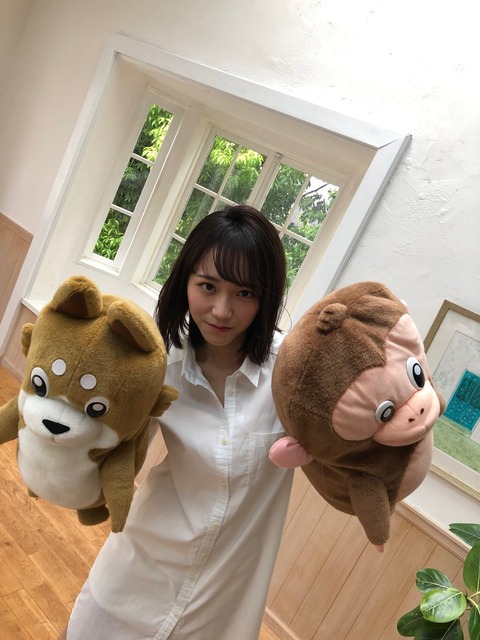 イコラブ] HUSTLE PRESS編集長さん （野口衣織・尾木波菜）サイン入り