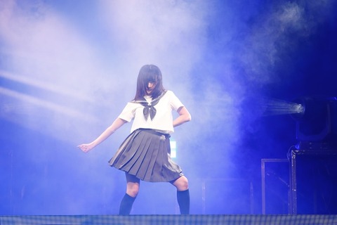 FMWOrnAagAMK-_x