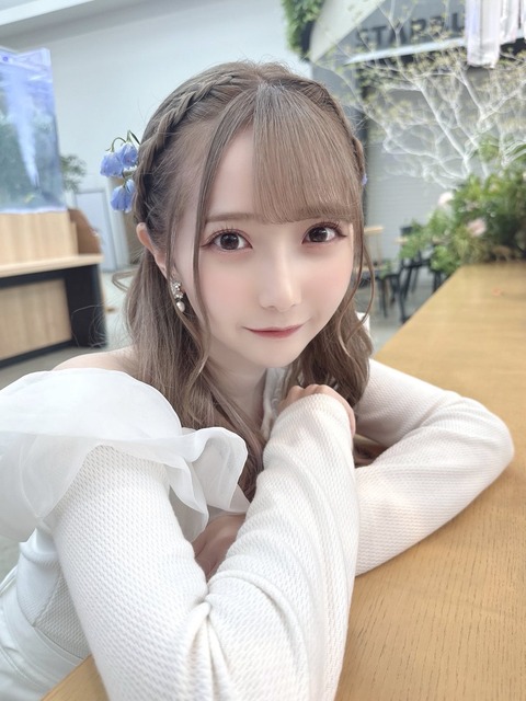 F7hJj0wbkAAtjKW