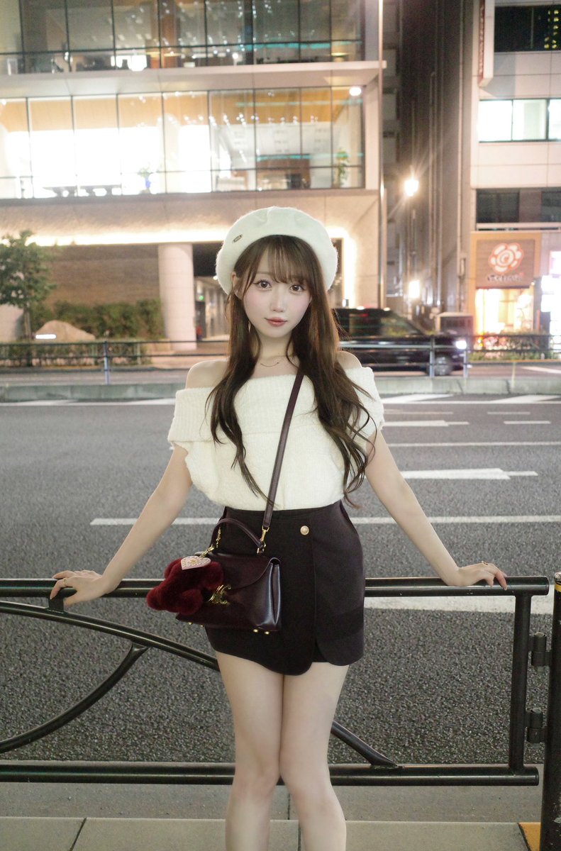 イコラブ] 大谷映美里、ミニスカから美脚スラリ 秋コーデに「天才的に