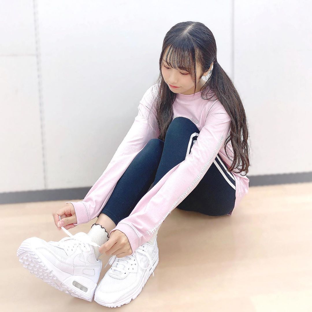 ノイミー] 尾木波菜「ぱぱに買ってもらった、新しいレッスンシューズ