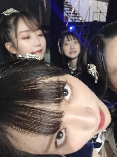 akB700034