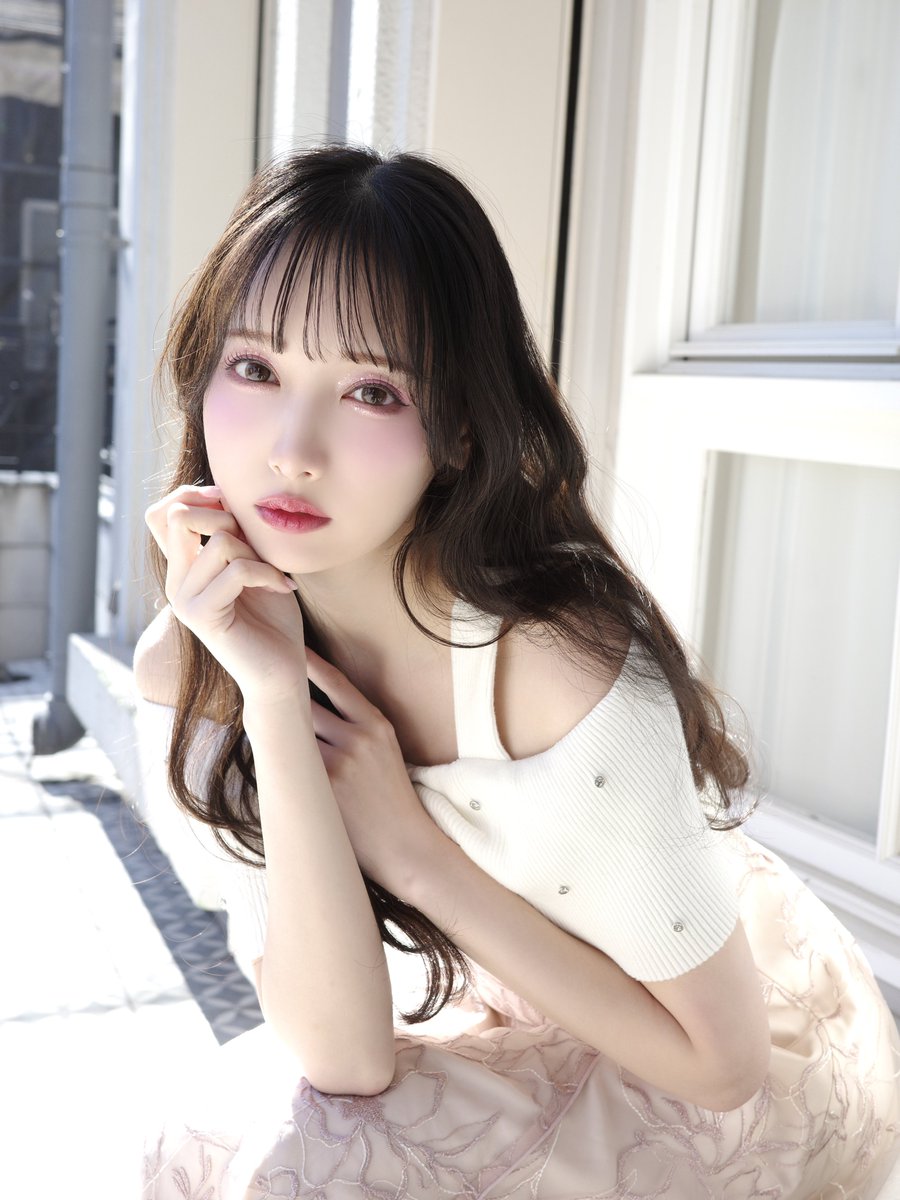 ノイミー] 鈴木瞳美、谷崎早耶×evelyn『 2024 Spring Collection 』の
