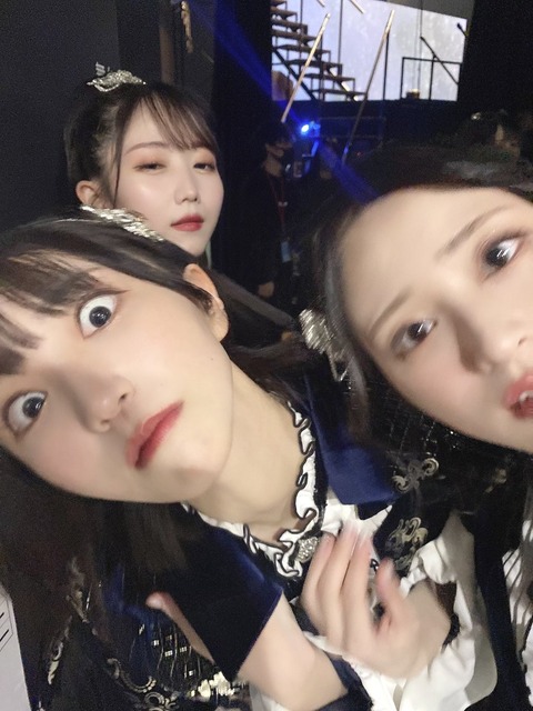 akB700033