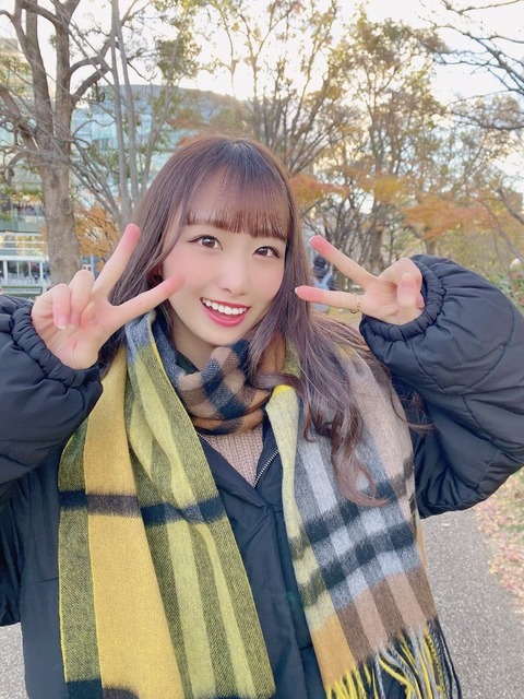 イコラブ] 瀧脇笙古「フォロワーさん 7万人突破しました✨ ありがとう