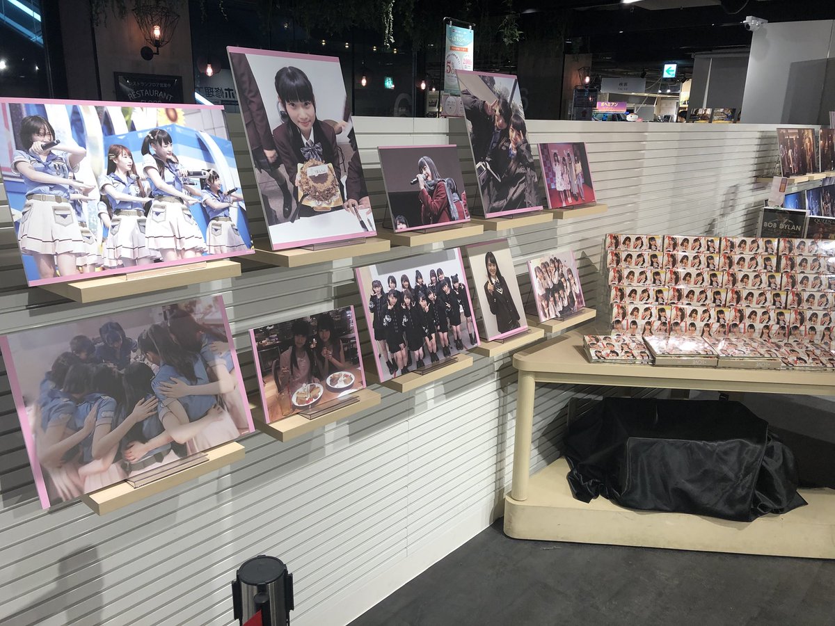 Love Hmv渋谷さんの模様 歴代衣装やパネルを展示 イコラブ イコラブ プレス イコラブまとめ