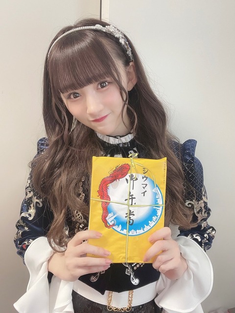 akB700024