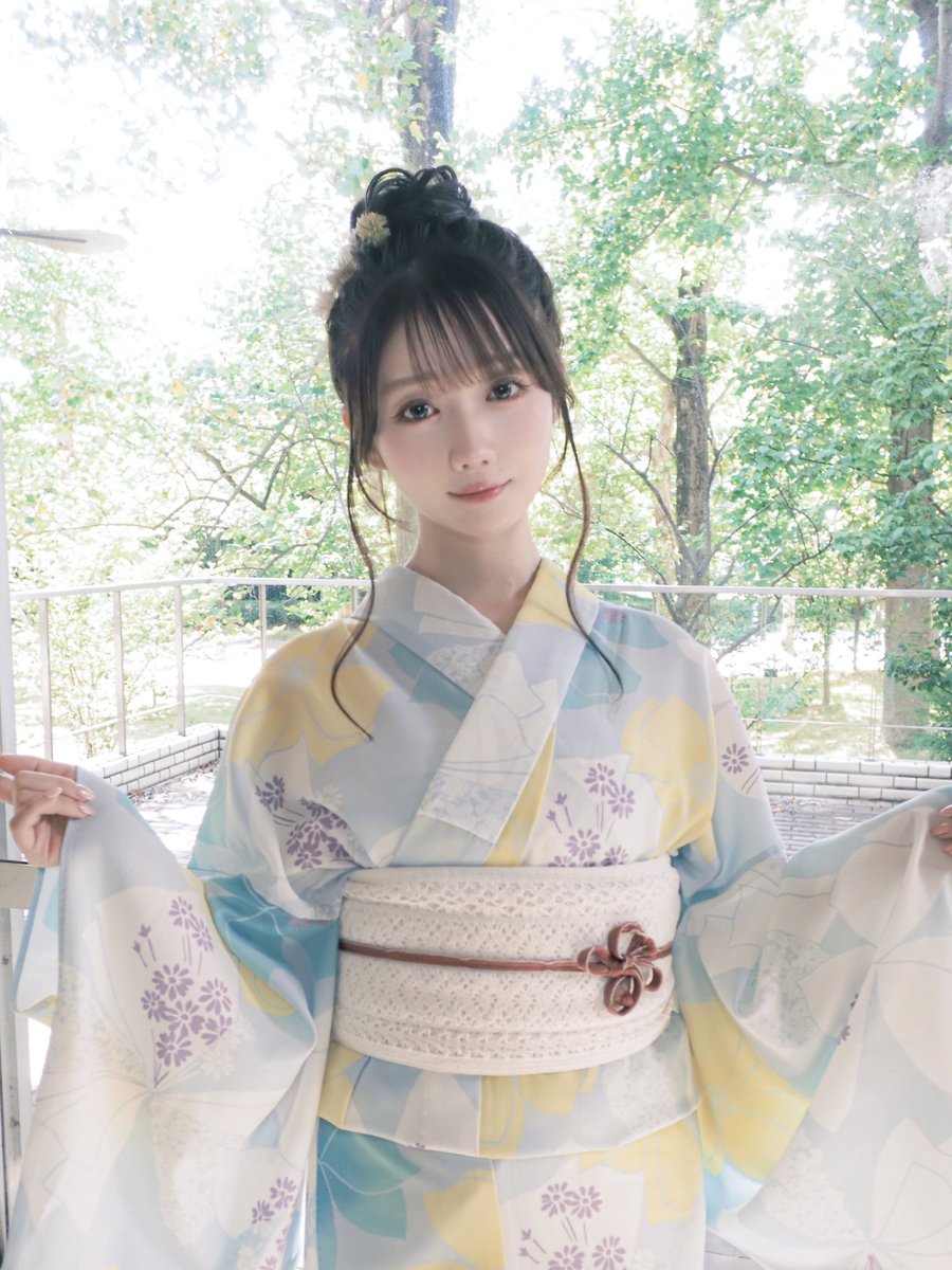 イコラブ] 大谷映美里、黄色×水色の浴衣姿でピース！ 最新曲では