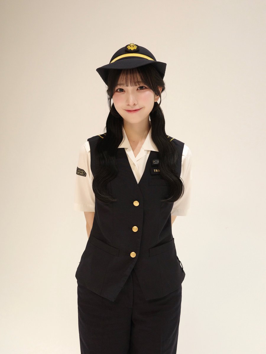 ニアジョイ] 「≒JOY」×「JR東海」推し旅、制服を着用のオフショット