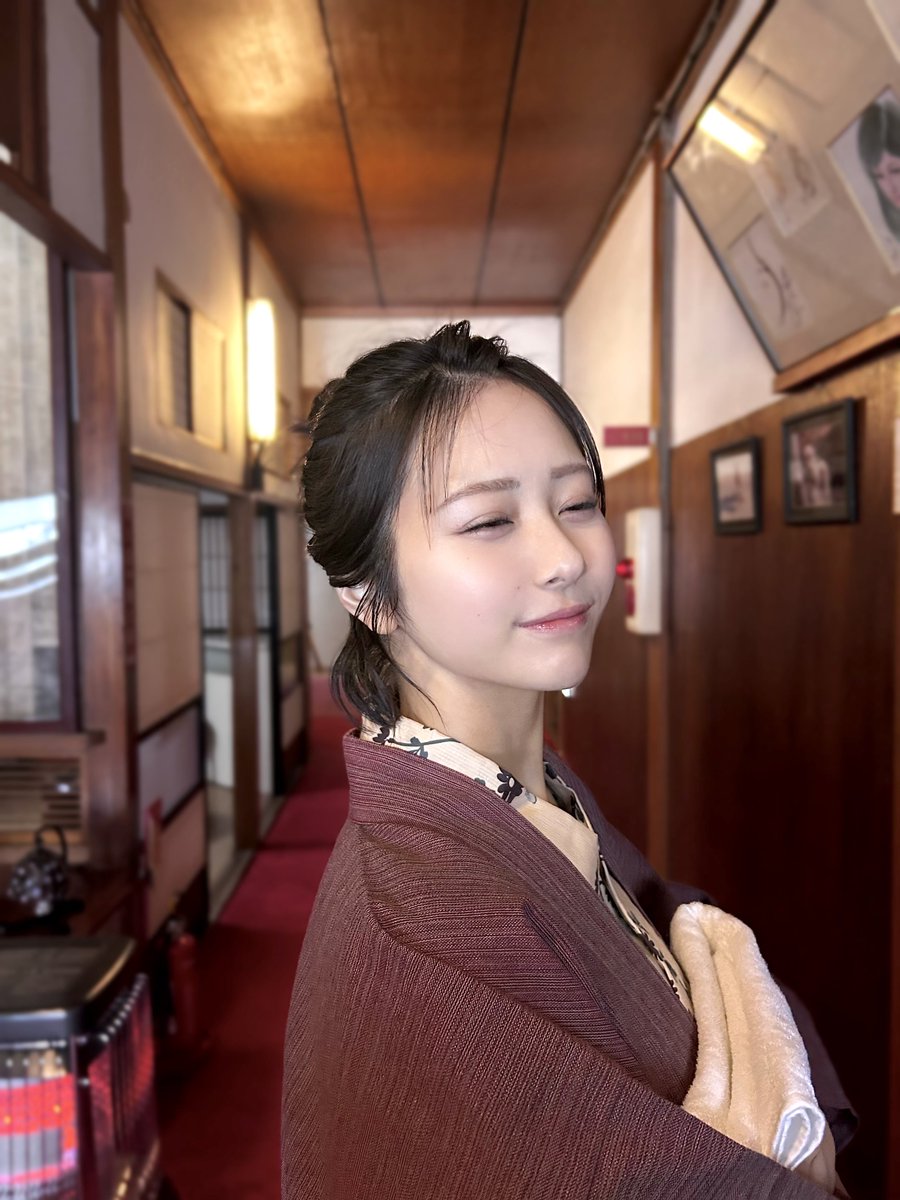 ノイミー] 尾木波菜1st写真集『おぎはな』重版が決定！！！ : イコラブ