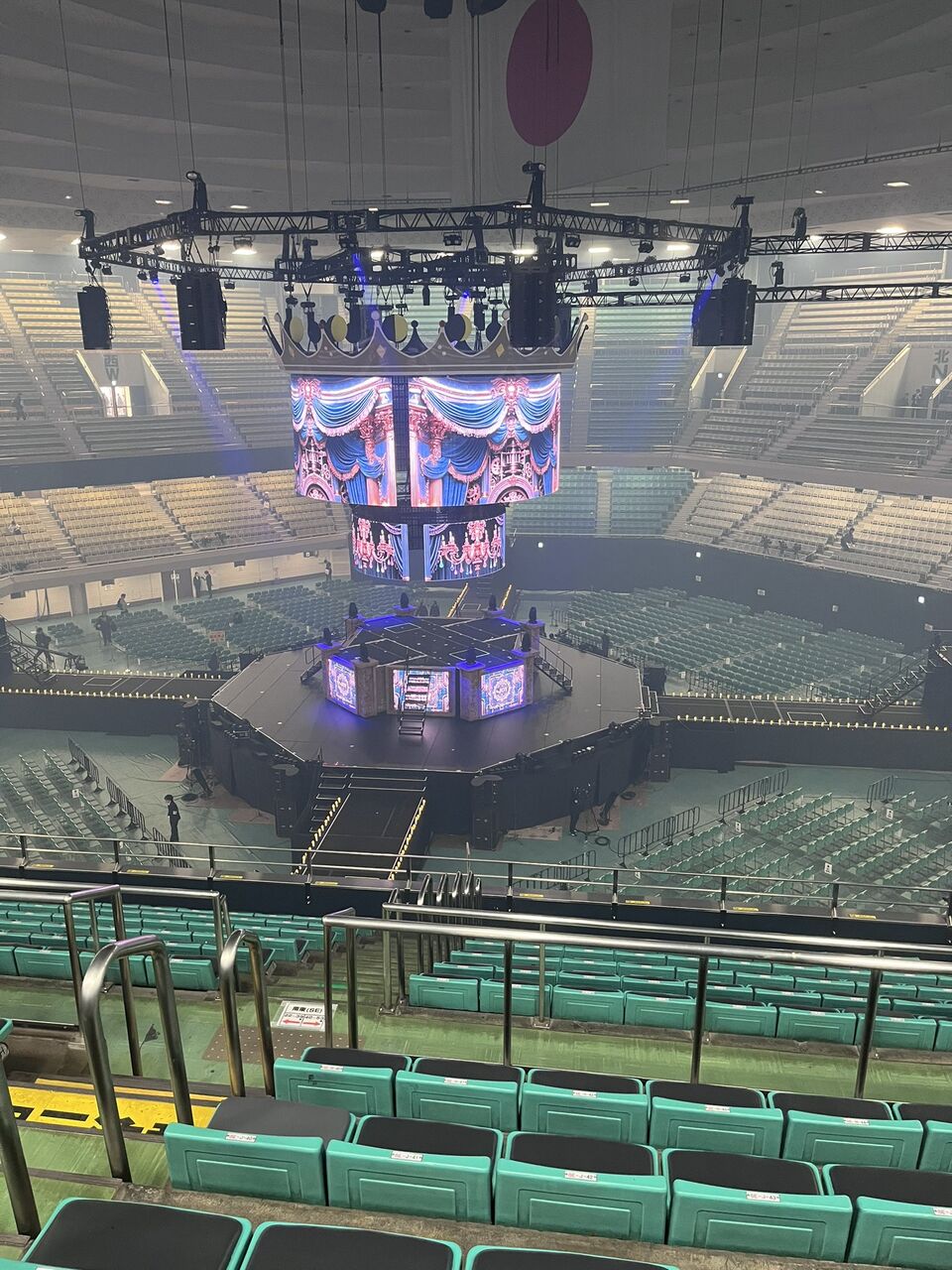 ≒JOY] ニアジョイ武道館は、センターステージ！！！ : イコラブ