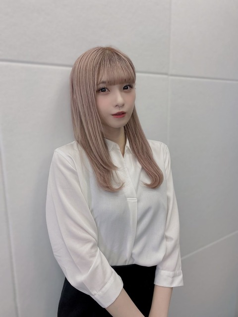akB300018