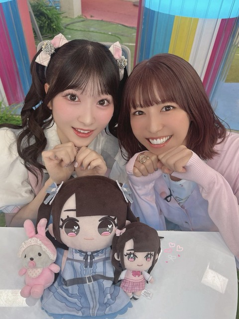 [ノイミー] 櫻井もも「若槻さんとお写真　お洋服がグレー×もも色でお揃いでした」