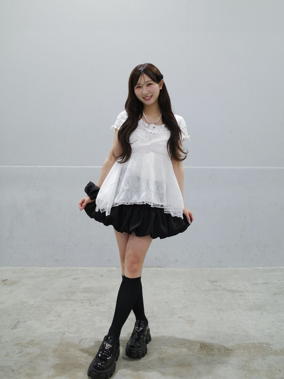 イコラブ] 山本杏奈、ミニスカコーデ公開 新曲衣装モチーフの私服に