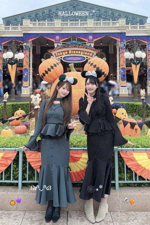  [イコラブ] 大谷映美里、鈴木瞳美との“双子”コーデでハロウィンを満喫…【ノイミー】
